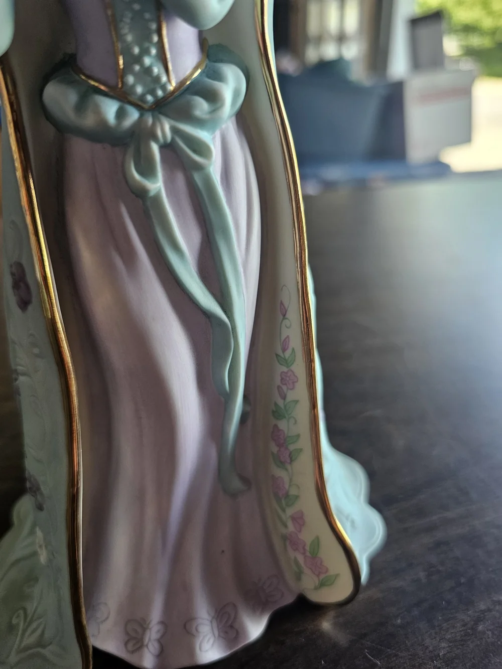 Decorative Porcelain Princess Figurine in Lavender and Mint with Red Apple❤️❤️